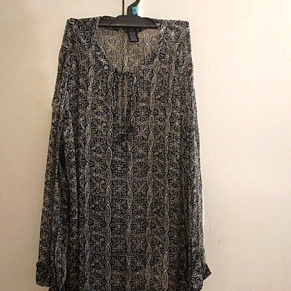 JONES NYBlack and white blouse. See through. Stylish